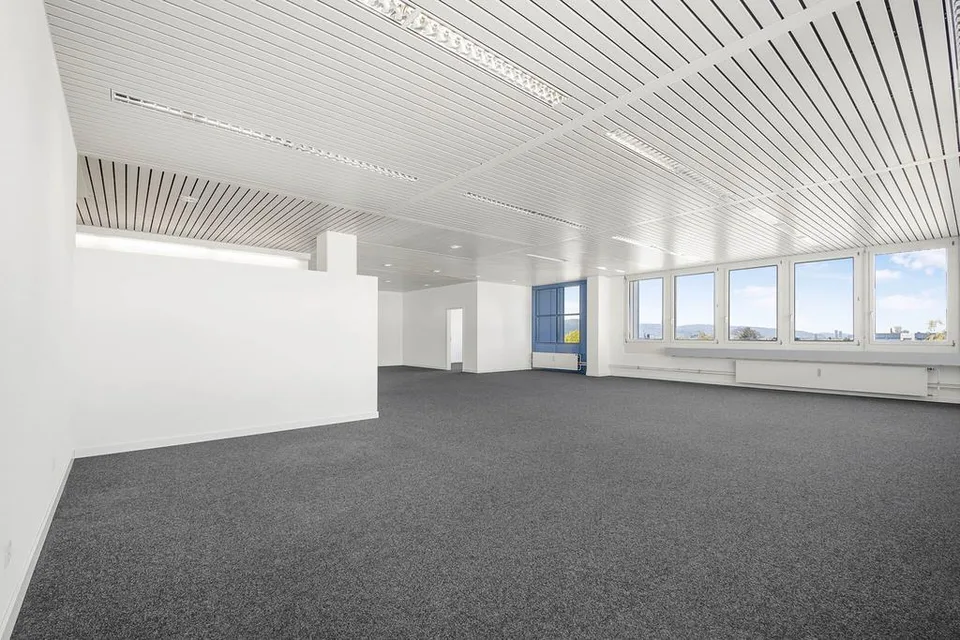 Ausgebaute Büroflächen in Volketswil zu vermieten