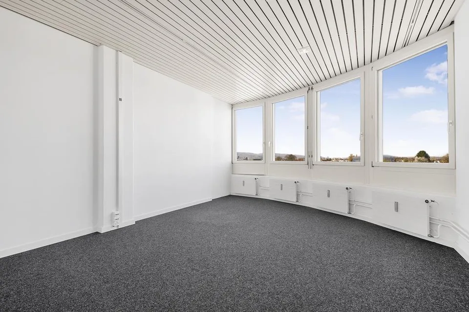 Ausgebaute Büroflächen in Volketswil zu vermieten