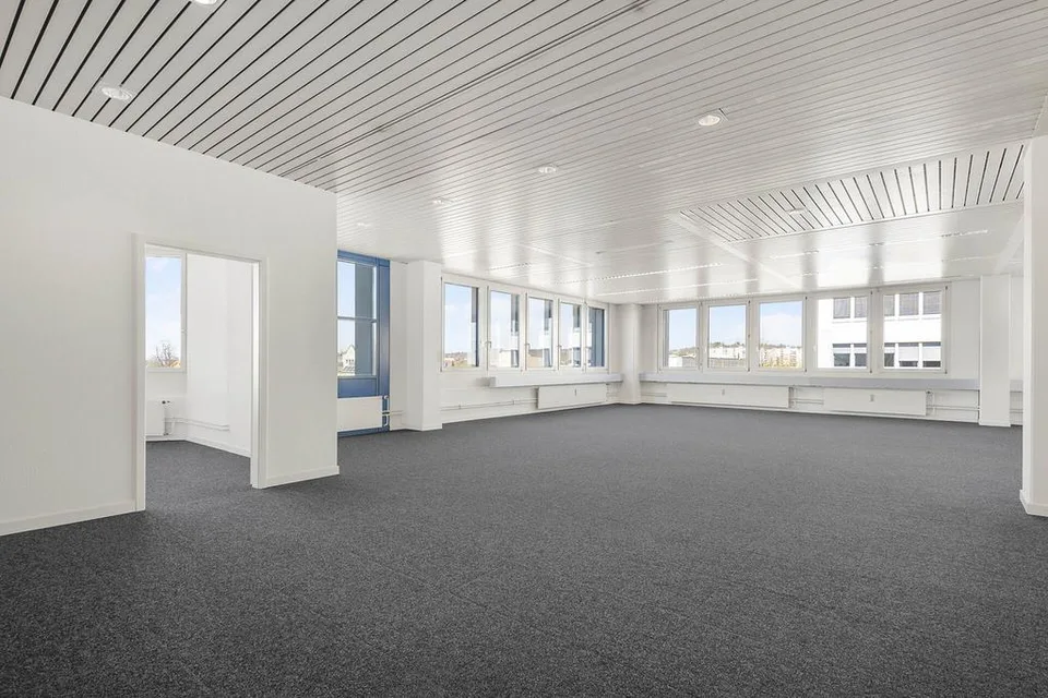 Ausgebaute Büroflächen in Volketswil zu vermieten