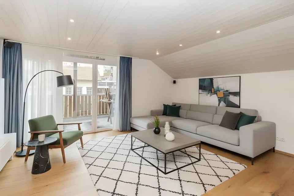5.5-Zimmer-Maisonettewohnung mit sonnigem Balkon und moderner Ausstattung