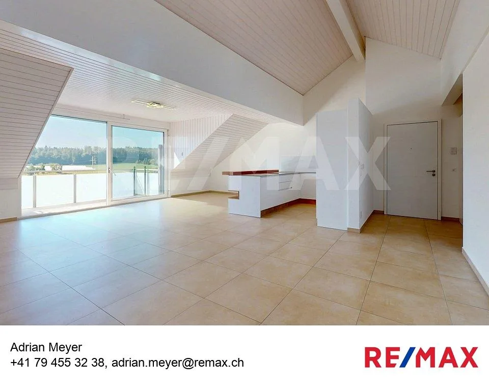 Moderne : 3.5Zimmer-Dachwohnung mit Weitsicht in Golaten (Kallnach)