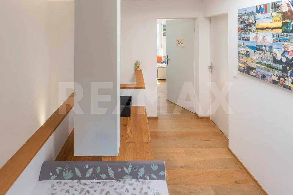 Living in the Green: 4.5 Room Semi-Detached House for Families