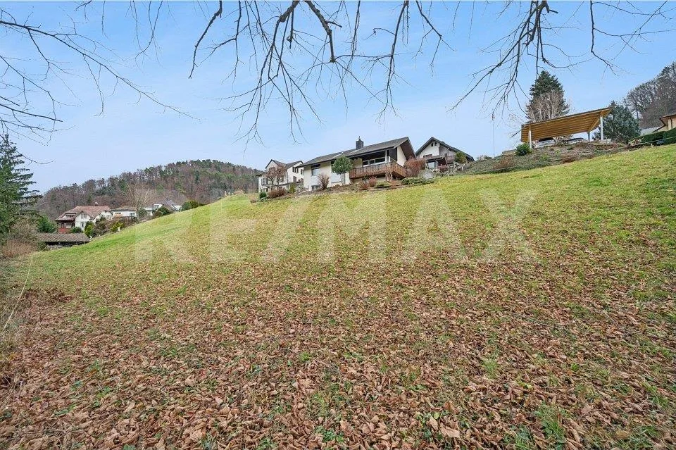 Bauland in Hanglage an attraktiver Wohnlage