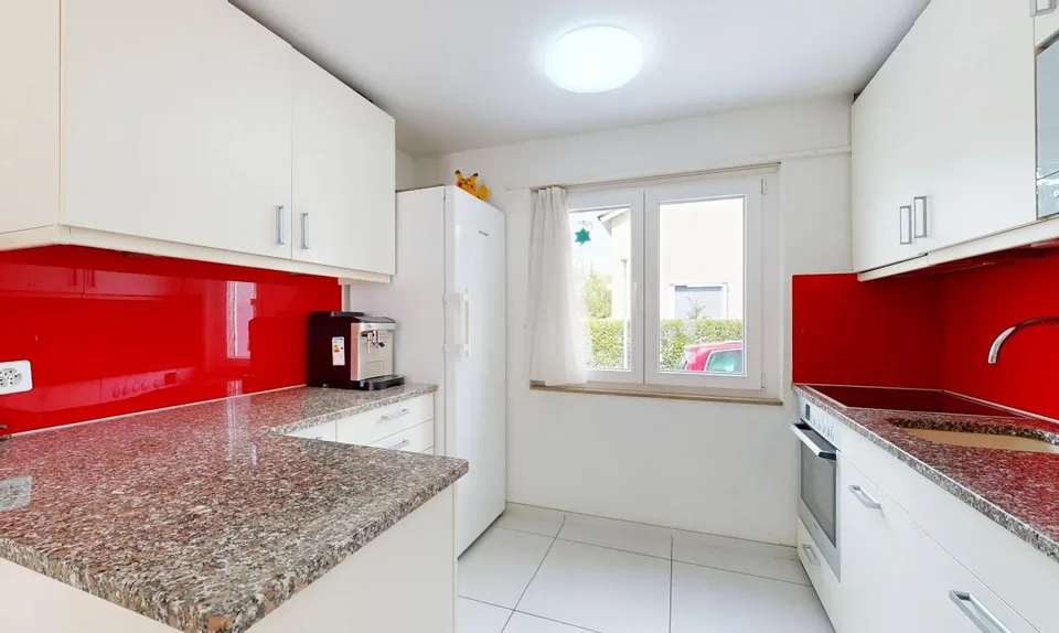 Maison mitoyenne rénovée de 4,5 pièces dans un lieu familial