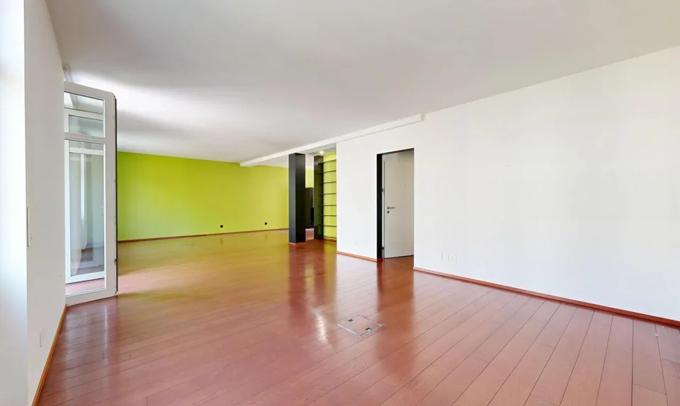 Ambiance de loft stylée avec deux balcons à Bâle