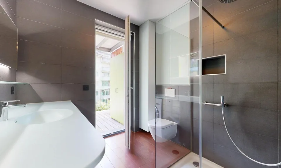 Ambiance de loft stylée avec deux balcons à Bâle