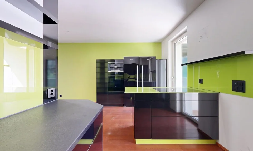 Ambiance de loft stylée avec deux balcons à Bâle