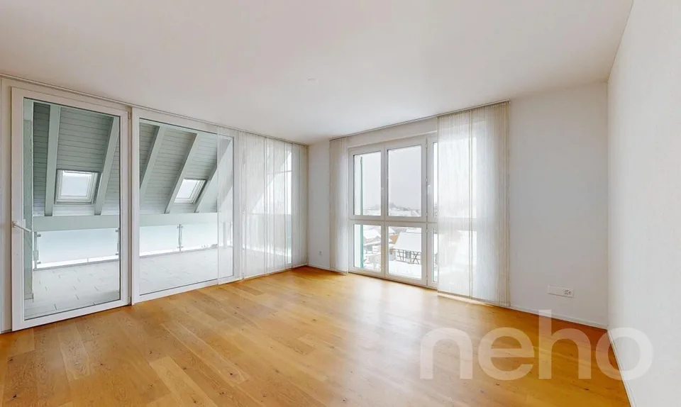 Bright 4.5-room attic apartment in Weiningen
