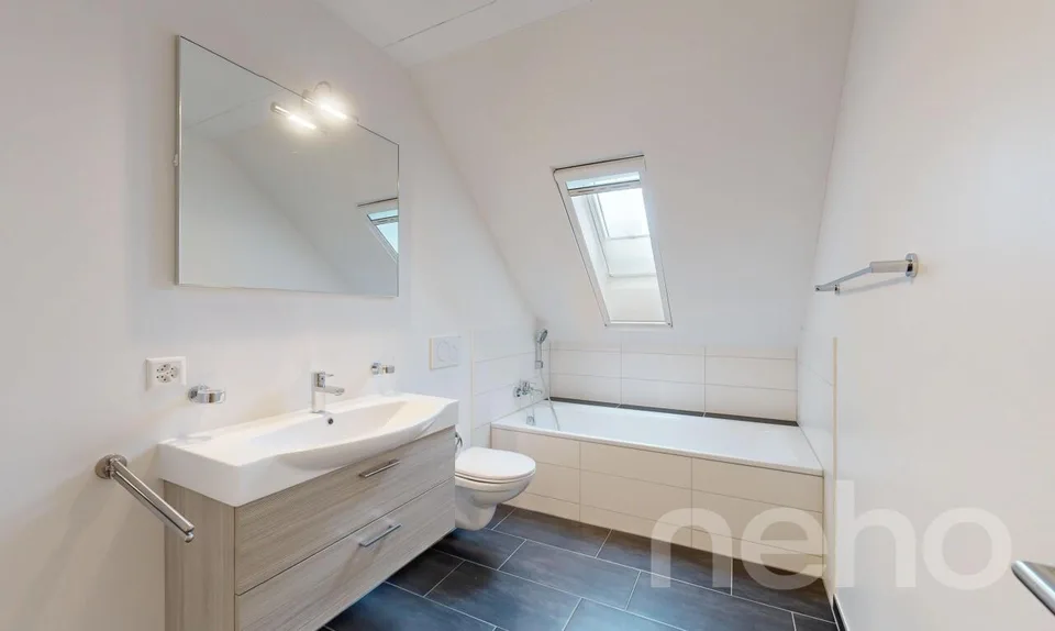 Bright 4.5-room attic apartment in Weiningen