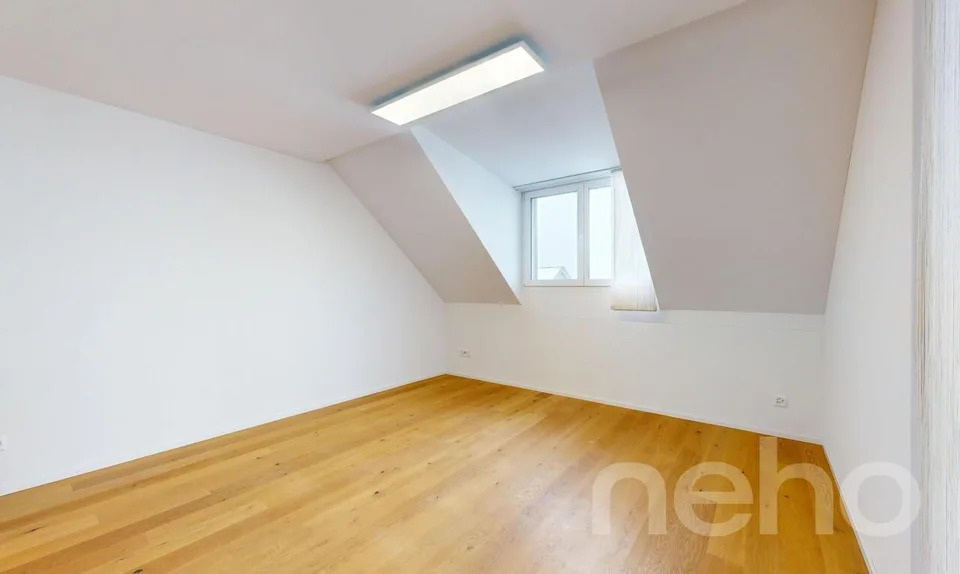 Bright 4.5-room attic apartment in Weiningen