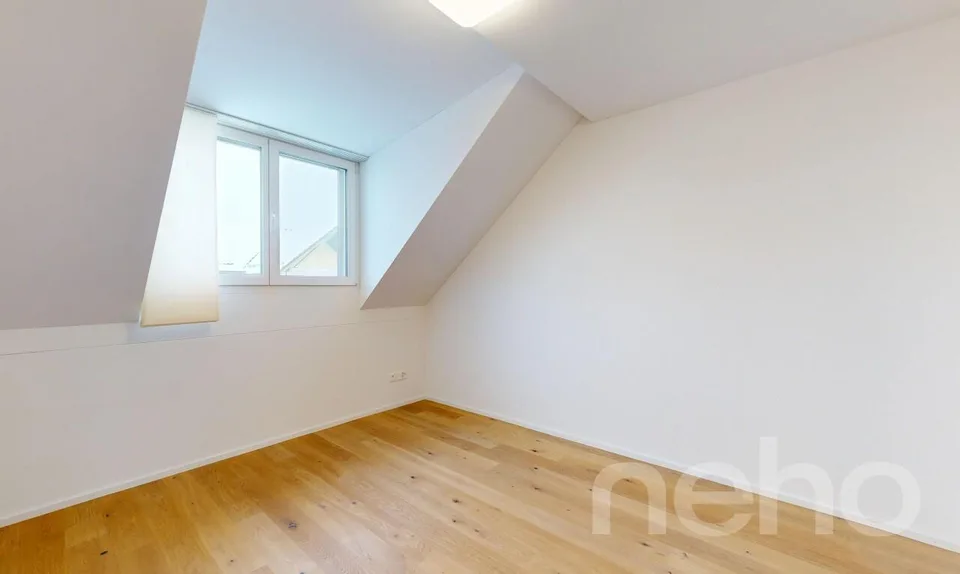Bright 4.5-room attic apartment in Weiningen