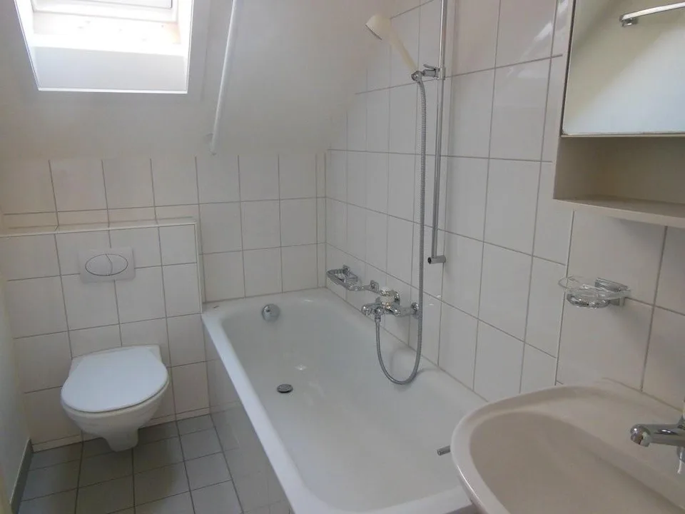 Hübsche Dach-Wohnung an zentraler Lage in Bern