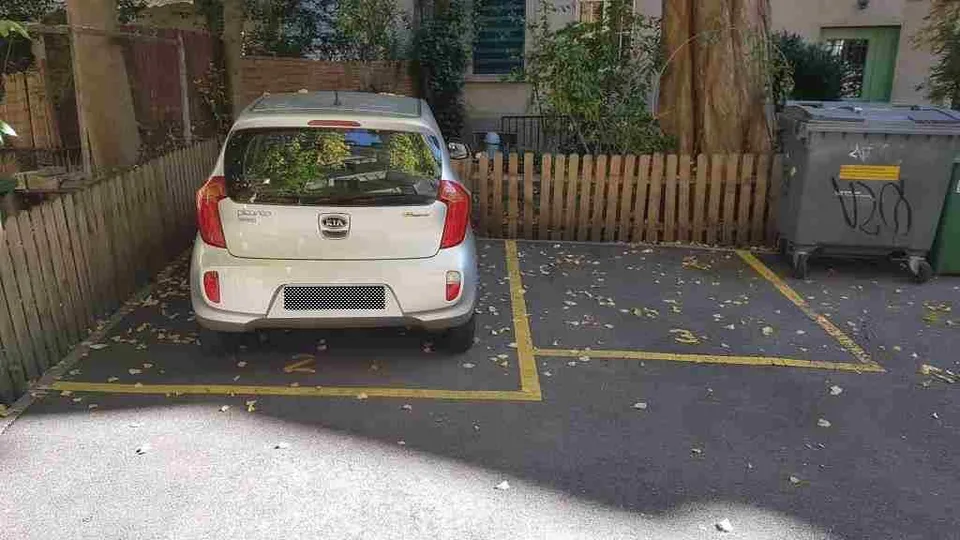 Kleiner Parkplatz an zentraler Lage