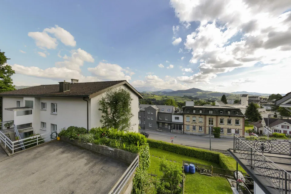 Schöne, sonnige 3.5-Zimmer-Wohnung mit Balkon
