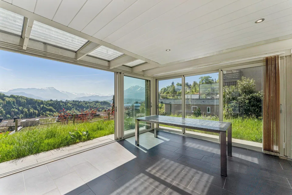 5.5-Zimmer-Einfamilienhaus mit Pool und traumhafter Panoramasicht