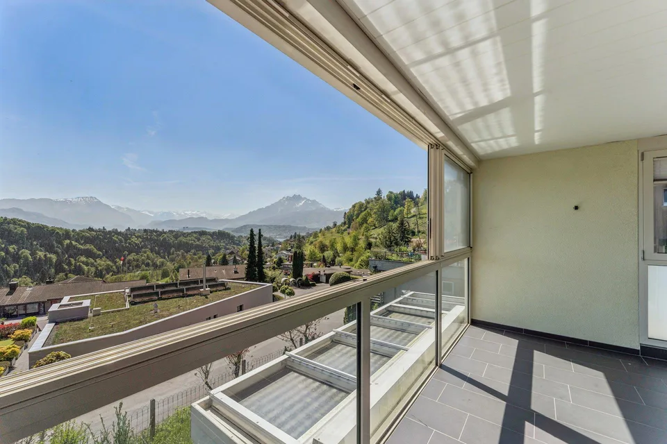 5.5-Zimmer-Einfamilienhaus mit Pool und traumhafter Panoramasicht