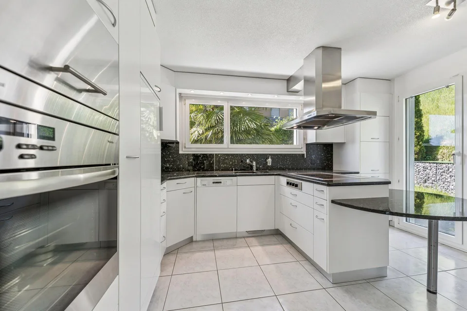 5.5-Zimmer-Einfamilienhaus mit Pool und traumhafter Panoramasicht