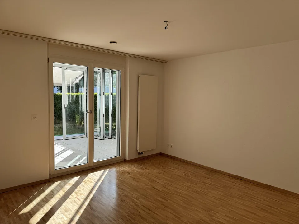 Charmante Wohnung mit Wintergarten, Garten und perfekter Lage