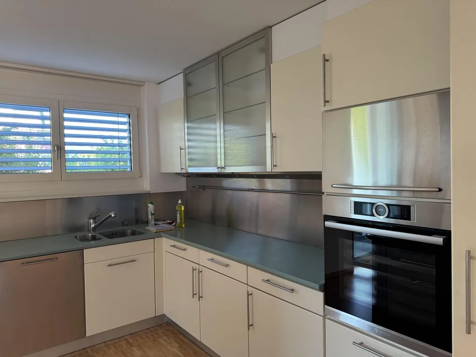 Charmante Wohnung mit Wintergarten, Garten und perfekter Lage