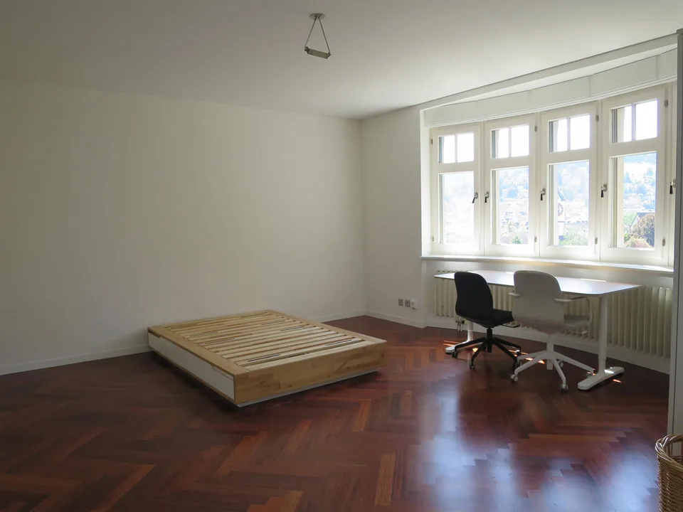 grosses, helles Studentenzimmer in Jugendstil-Villa