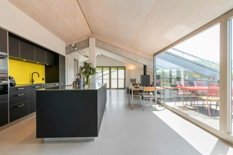 Exklusives Penthouse im obersten Stockwerk mit zwei Terrassen, überwiegend offener Grundriss mit rund 181 m2