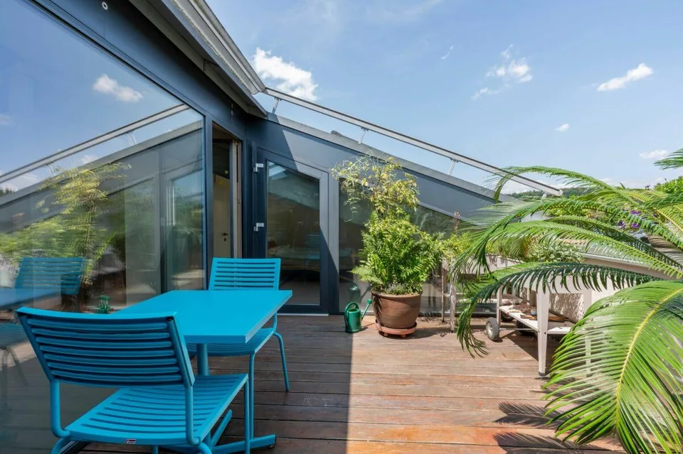 Exklusives Penthouse im obersten Stockwerk mit zwei Terrassen, überwiegend offener Grundriss mit rund 181 m2