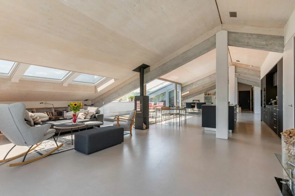 Exklusives Penthouse im obersten Stockwerk mit zwei Terrassen, überwiegend offener Grundriss mit rund 181 m2