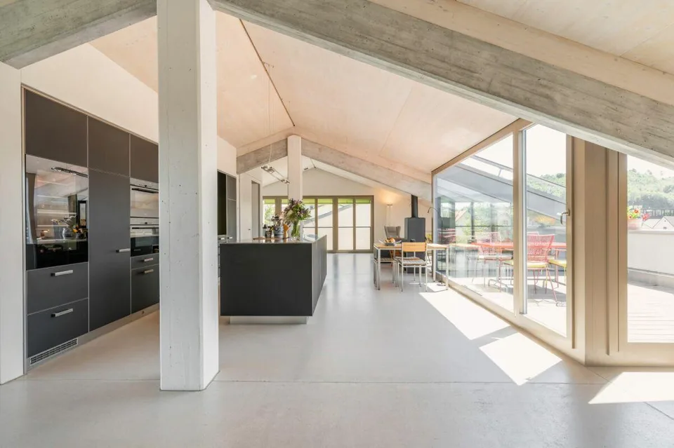 Exklusives Penthouse im obersten Stockwerk mit zwei Terrassen, überwiegend offener Grundriss mit rund 181 m2