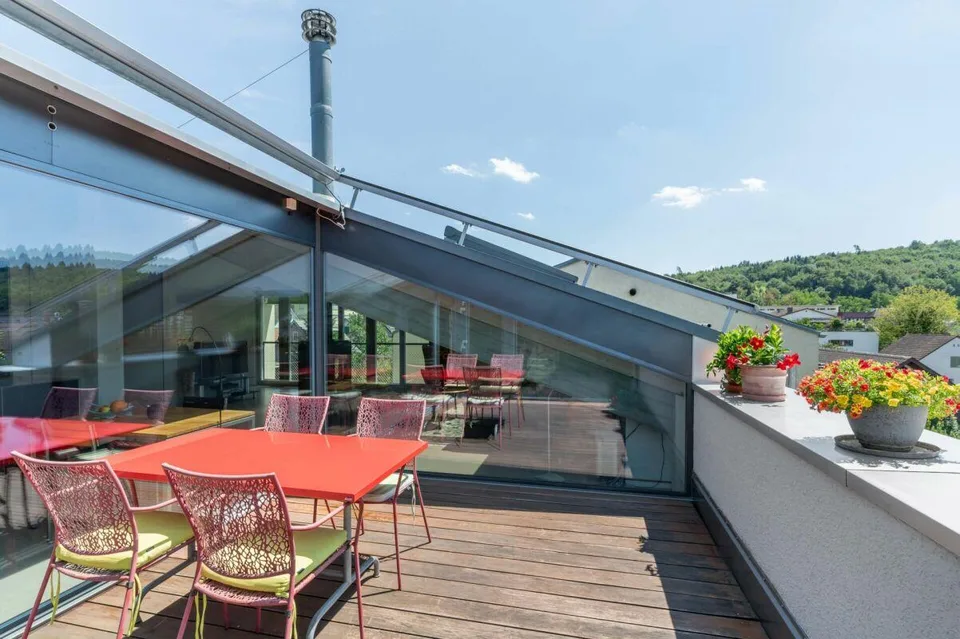 Exklusives Penthouse im obersten Stockwerk mit zwei Terrassen, überwiegend offener Grundriss mit rund 181 m2