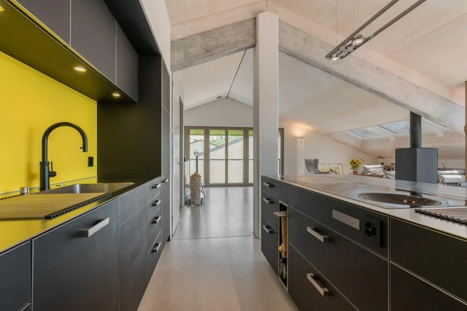 Exklusives Penthouse im obersten Stockwerk mit zwei Terrassen, überwiegend offener Grundriss mit rund 181 m2