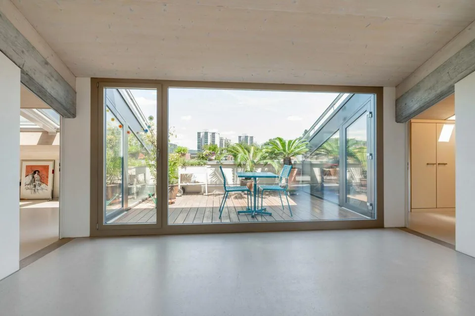 Exklusives Penthouse im obersten Stockwerk mit zwei Terrassen, überwiegend offener Grundriss mit rund 181 m2