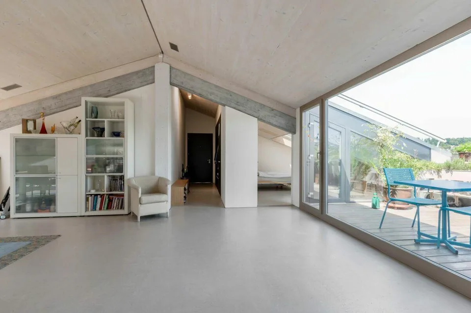 Exklusives Penthouse im obersten Stockwerk mit zwei Terrassen, überwiegend offener Grundriss mit rund 181 m2
