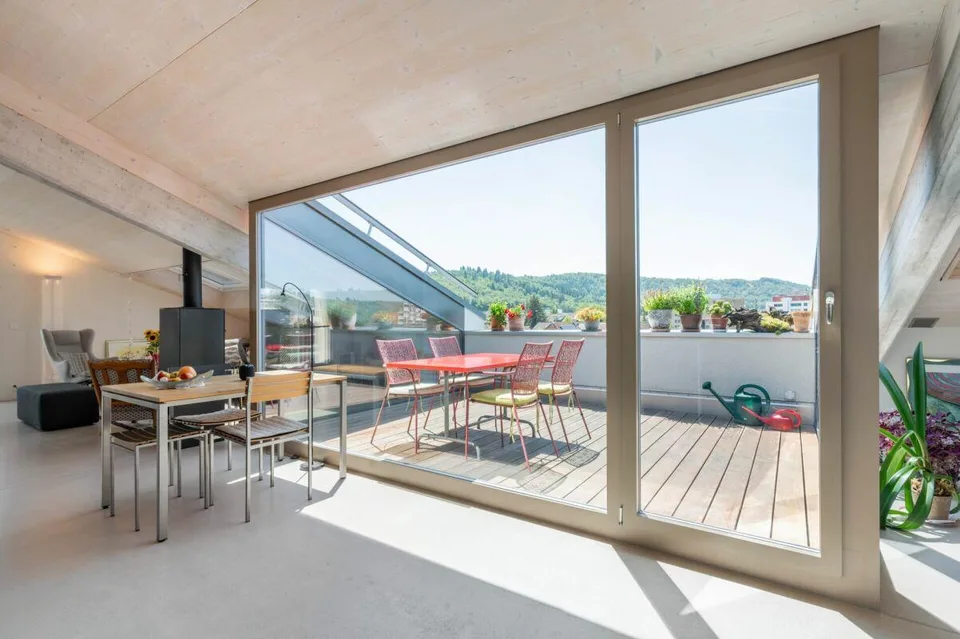 Exklusives Penthouse im obersten Stockwerk mit zwei Terrassen, überwiegend offener Grundriss mit rund 181 m2