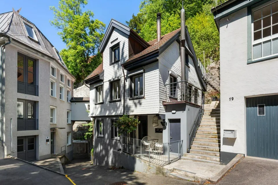 Urbanes Einfamilienhaus mit Atelier nahe Altstadt und Mülenenschlucht