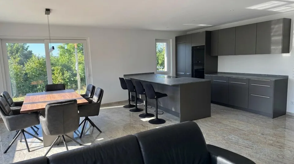 Last chance, act now! Exclusive 4.5-room apartment in sunny hillside location of Grellingen