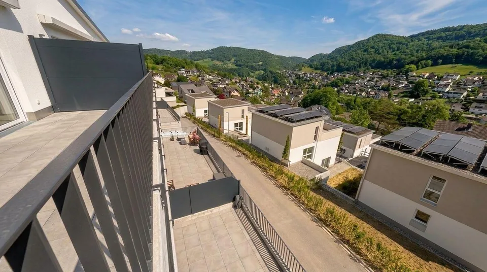 Last chance, act now! Exclusive 4.5-room apartment in sunny hillside location of Grellingen