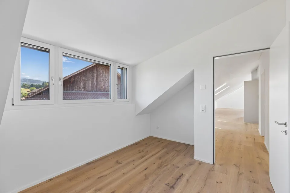 Moderne 3.5-Zimmer-Dachwohnung - lichtdurchflutet & einladend