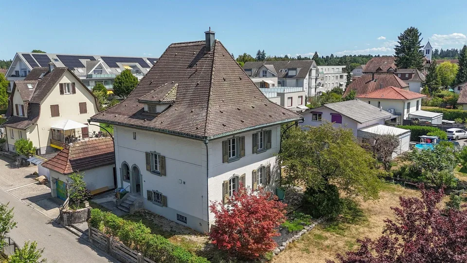 Wohnen mit Charakter - Historisches Einfamilienhaus mit viel Umschwung