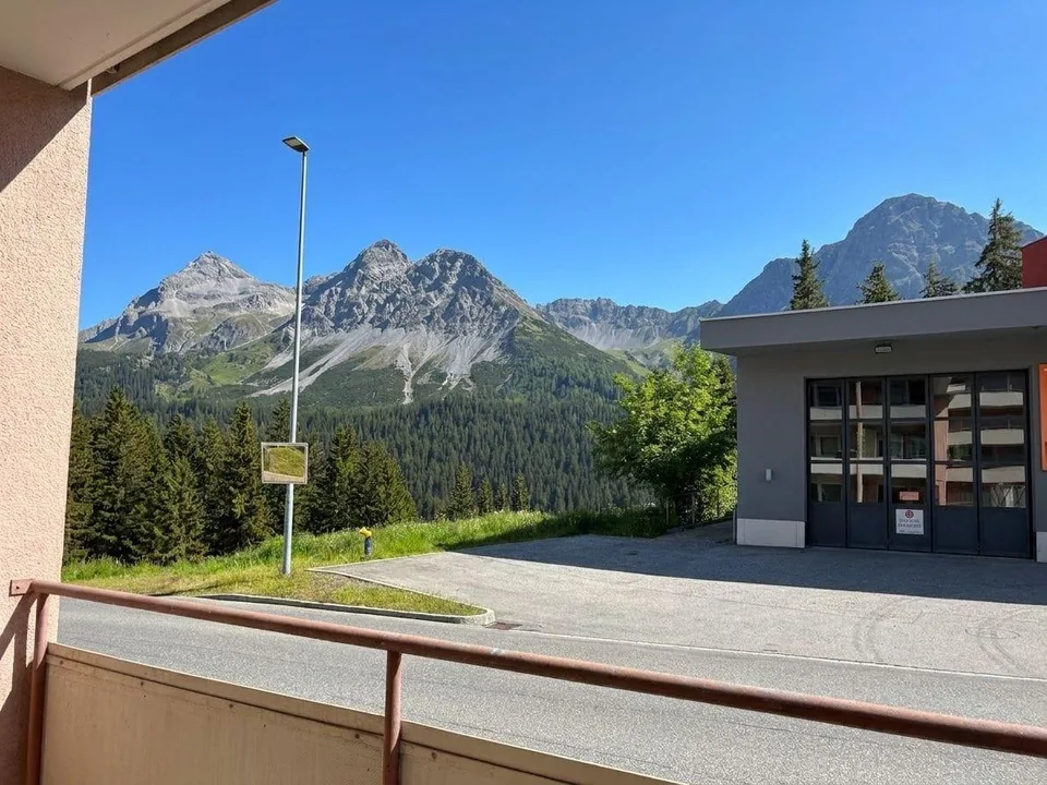 4-room studio package with balcony and mountain view in Arosa