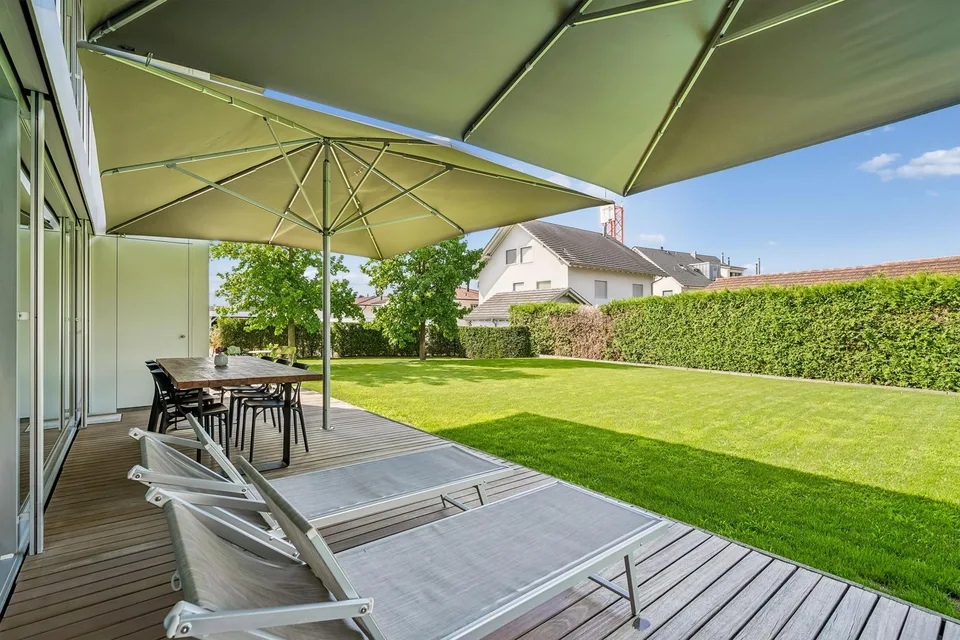 Living like in a holiday resort - Architect's house with pool and garden
