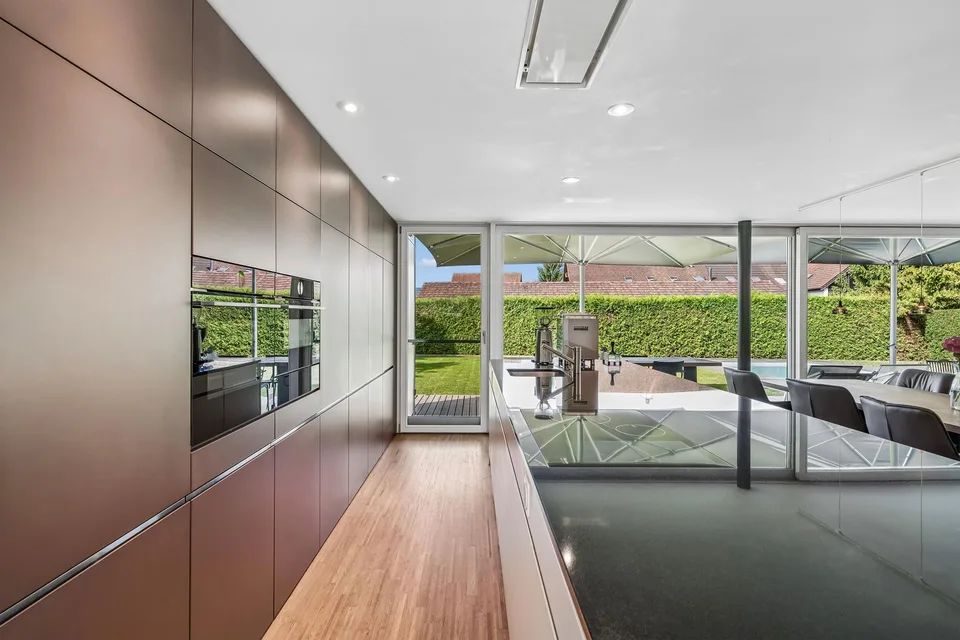 Living like in a holiday resort - Architect's house with pool and garden