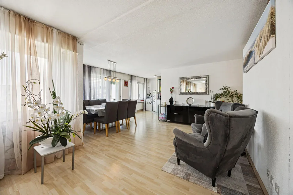 Appartamento mansardato di 6,5 locali - flessibile in 3,5 e 4,5 locali divisibili.