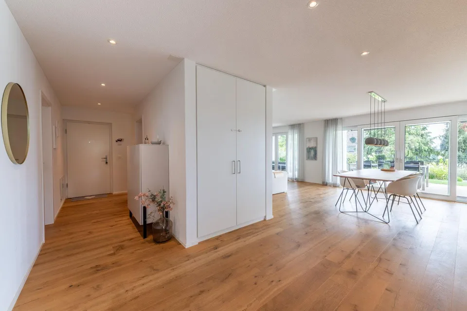 Moderne, lichtdurchflutete Gartenwohnung mit Terrasse & privatem Gr...