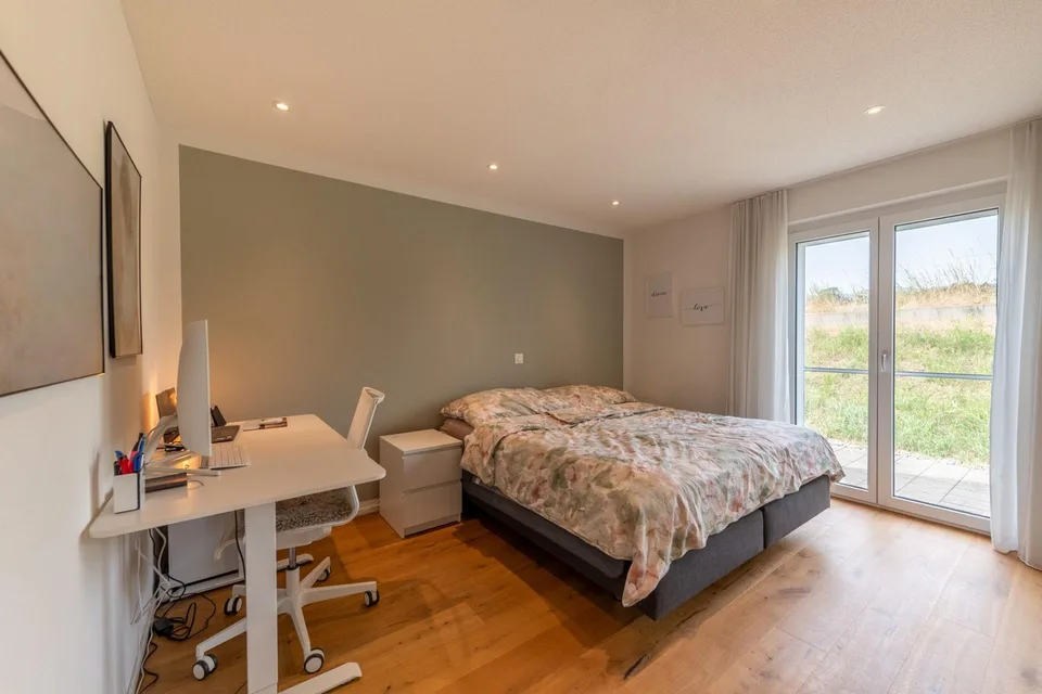 Moderne, lichtdurchflutete Gartenwohnung mit Terrasse & privatem Gr...