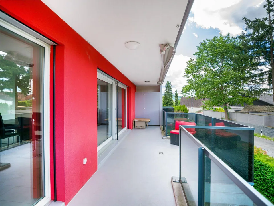 Appartamento di 4,5 locali al piano superiore con balcone a sud a Fischbach-Göslikon