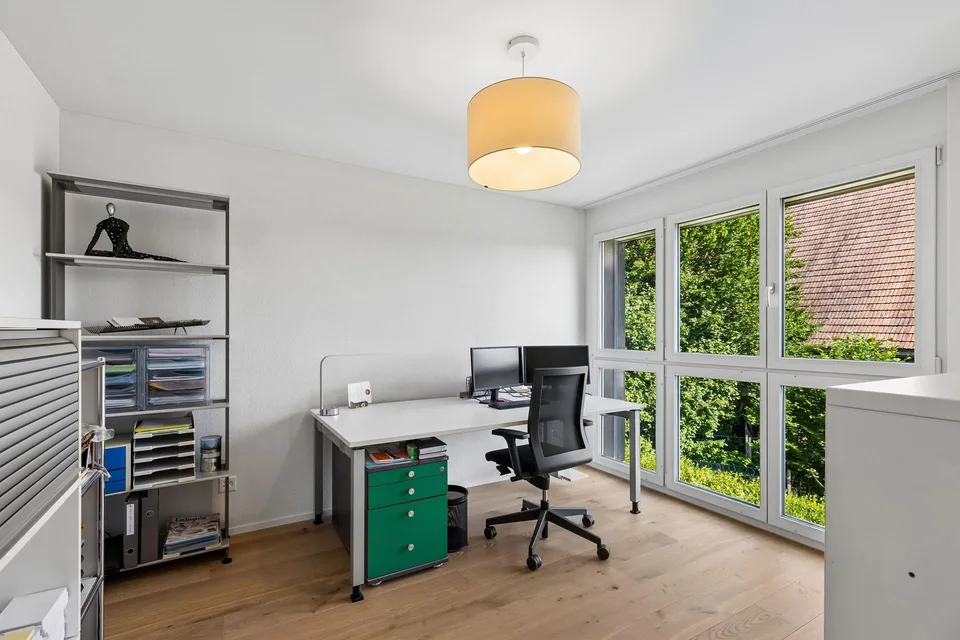 Staufen: Moderne 4.5-Zi.-Wohnung mit grossem Balkon, ruhig