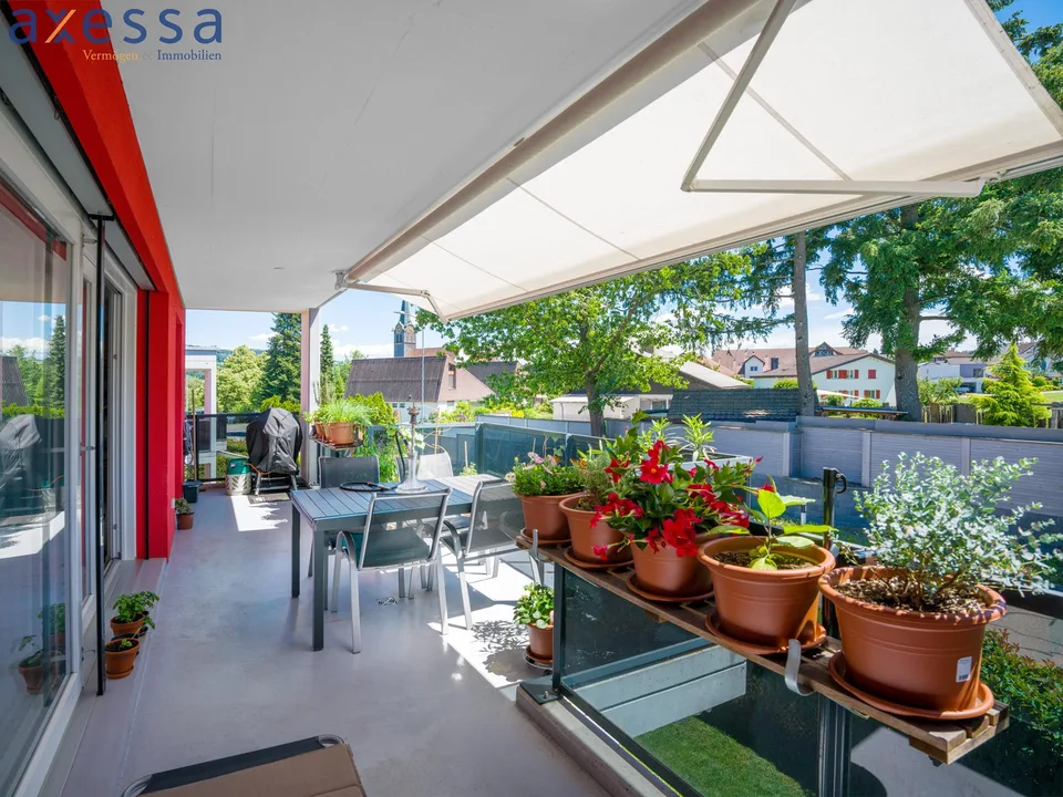 Appartement de 3,5 pièces ensoleillé au dernier étage avec balcon sud à Fischbach-Göslikon