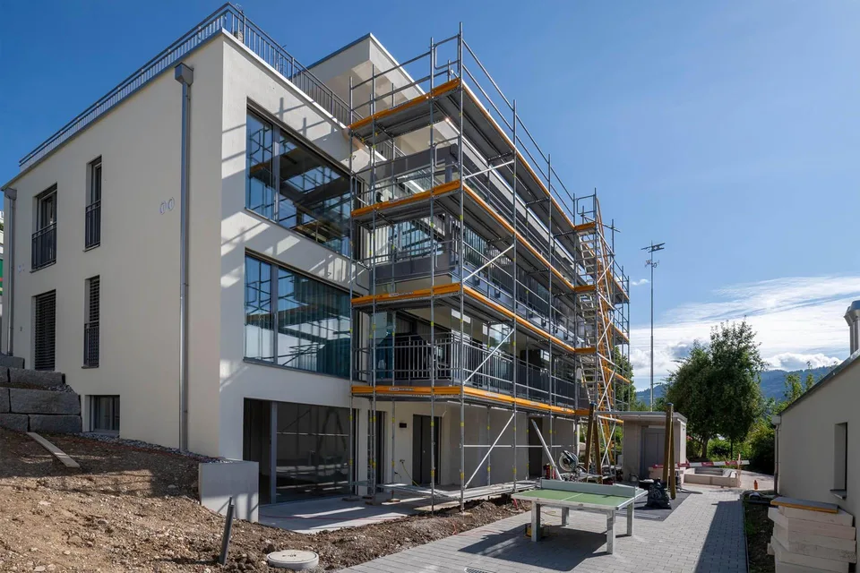 2.5-room garden apartment (F1), new building with seating area in Wald ZH