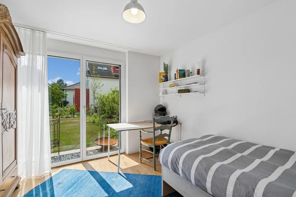 Wohnen wie im Einfamilienhaus - 4.5 Zimmer mit riesigem Privatgarten