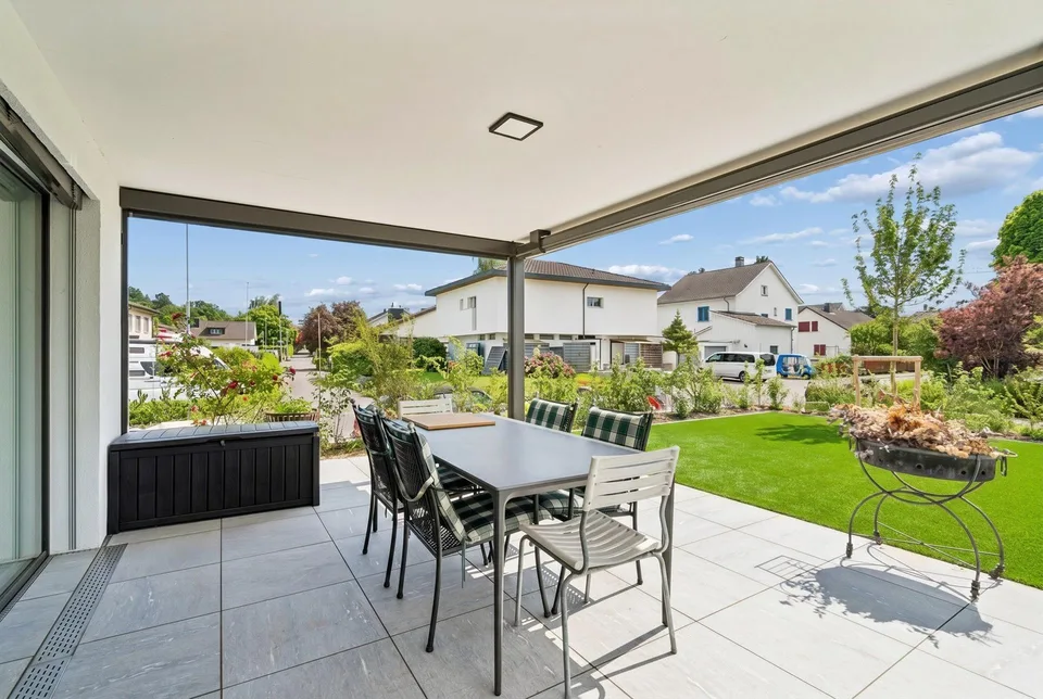Wohnen wie im Einfamilienhaus - 4.5 Zimmer mit riesigem Privatgarten